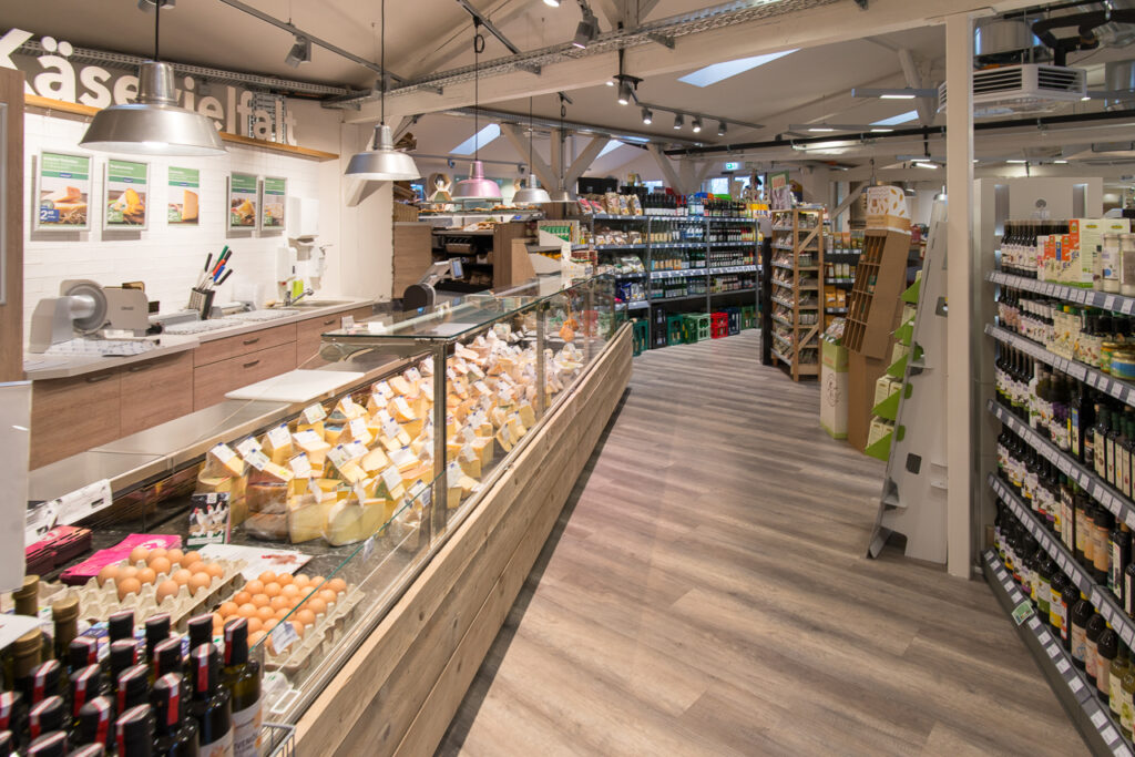 Käsetheke im Bioladen Burscheid