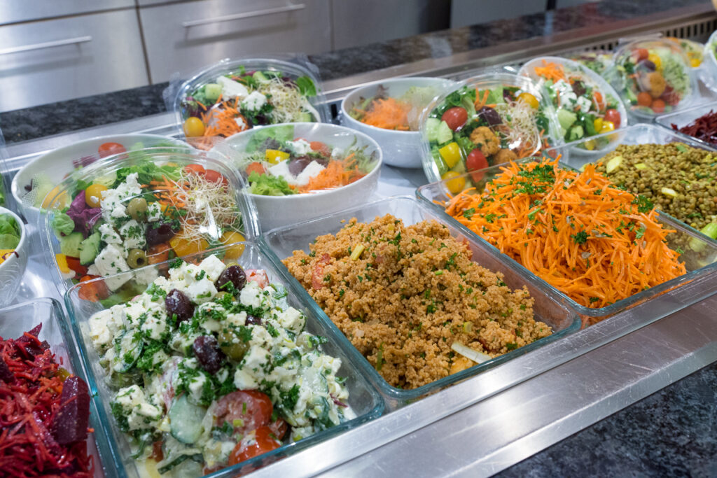 Salatbar im Bistro des Bioladens Köln City